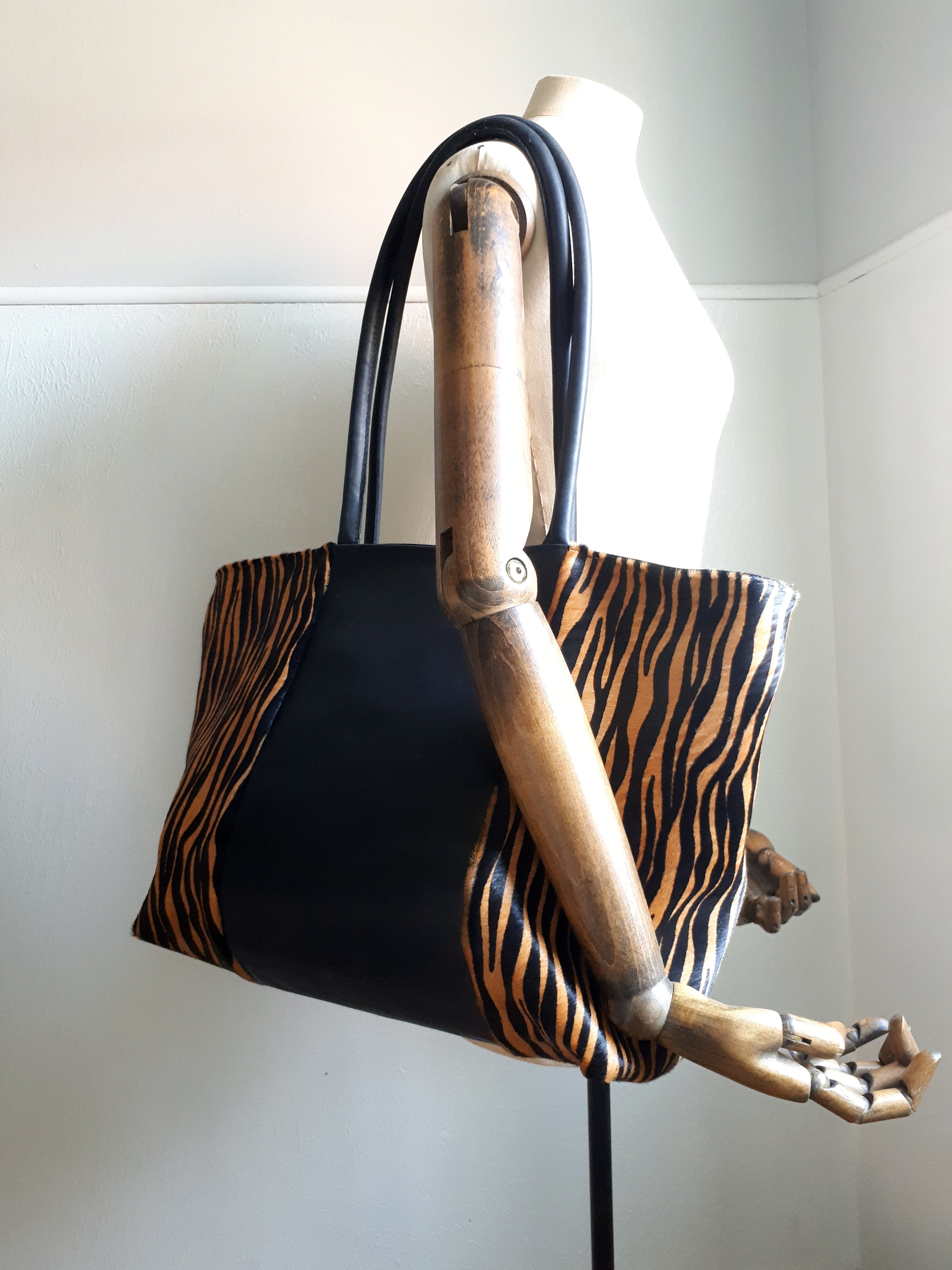 Ondoorzichtig kolonie Hoes Leren tas met tijgerprint. – Yicke || Bags & accessories